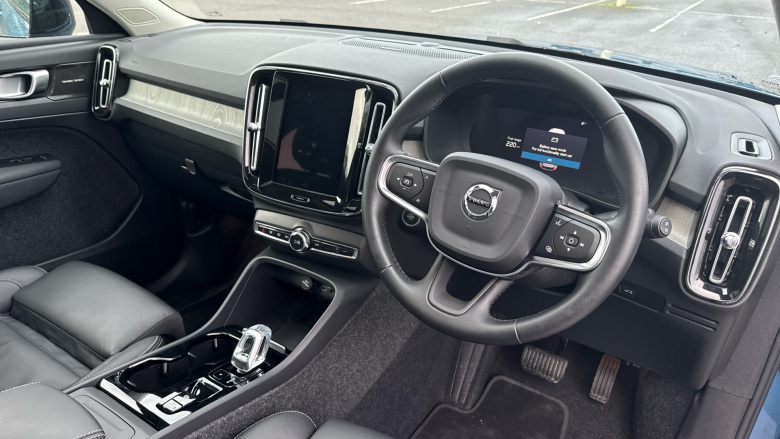 Volvo XC40 2.0 B3P Ultra Dark 5dr Auto Petrol Estate